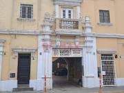 Alquiler De Local Empresarial + Cochera En Centro...