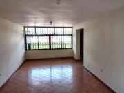 Alquiler de oficina/local 2do piso a un paso de la Av....