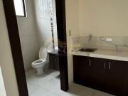 ALQUILER DE OFICINAS POR PISO EN EDIFICIO DE CDLA. LA...