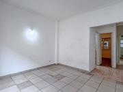 ALQUILER departamento 2 ambientes CENTROa la calle