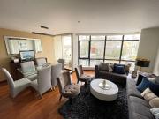 ALQUILER DEPARTAMENTO EN PRIMER PISO ELEVADO CON COCHERA...