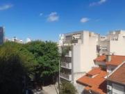 Semipiso de 3 ambientes al frente con balcón en Villa...