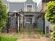 ALQUILER DUPLEX 3 AMBIENTES CON JARDIN Y COCHERA