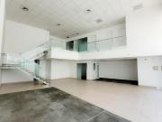 Alquiler excelente local comercial en pleno ovalo...