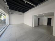 Alquiler Local sobre calle Cordoba. 225m2 Con patio....