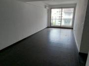 Alq. Monoamb luminoso con gran balcón en Urquiza