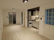 ALQUILER MONOAMBIENTE CON PATIO EN ABASTO