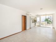 Monoambiente luminoso con balcon en Parque Chas