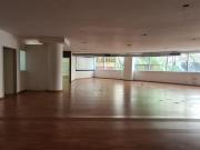 Alquiler Oficina de 330m2 con 2 coch con Seguridad 24hs....