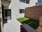 Alquiler PH un dormitorio con patio, parrillero y cochera