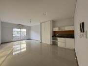 ALQUILER SIN MUEBLES Monoambiente con balcon al frente...