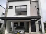 ALQUILER TOWN HOUSE CAMPESTRE SECTOR EL CAIMO ARMENIA