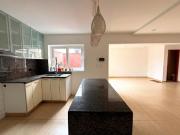 Alquiler TRIPLEX, 4 dormitorios, 4 baños, 2 cocheras