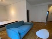 Alquiler vivienda con tres balcones a la calle en...