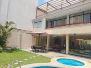 Alquilo amplia Casa como local u oficinas en Av...