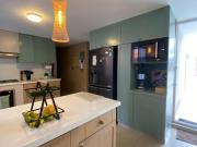 ALQUILO AMPLIA E ILUMINADA CASA DE 4 NIVELES CON PISCINA...