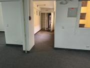 ALQUILO AMPLIA OFICINA 1ER PISO 180MT VISTA A LA CALLE...