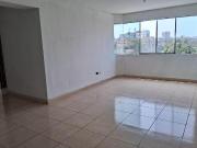 Alquilo amplio departamento en Urb. Barrio Médico en...