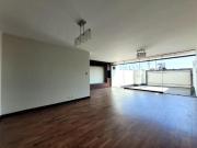 ALQUILO AMPLIO FLAT EN PRIMER PISO TIPO CASITA,...