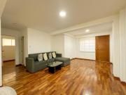 Alquilo amplio flat SIN MUEBLES en un 1er piso con 2...