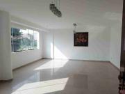 Alquilo amplio y hermoso departamento frente a parque,...