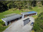 Alquilo! Apartamento con acabados de lujo en unidad...