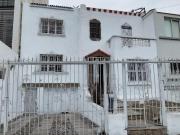 ALQUILO CASA CON ZONIFICACION COMERCIAL