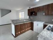 Alquilo Casa de 3 habitaciones + estudio en planta baja...