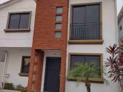 Alquilo casa de 4 habitaciones en Napoli con piscina