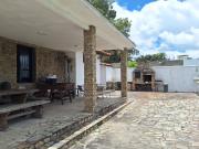 Alquilo Casa de 500m2 en terreno de 2.200m2 5h/5b/8pe La...