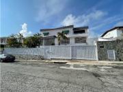 Alquilo casa de 810m2 8h/9b/8pe Cumbres de Curumo