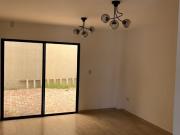 ALQUILO CASA DE DOS PLANTAS PARA FAMILIA CON MASCOTAS...