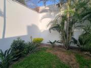 Alquilo casa de un piso 4 dormitorios, jardín, 2...