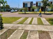 Alquilo casa en urbanizacion Piamonte vía Salitre