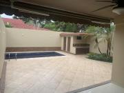 ALQUILO CASA SIN AMOBLAR EN PUERTO AZUL CON PISCINA