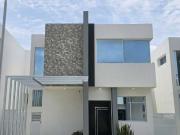 Alquilo casa sin.amoblar urb. Terraza santa maria