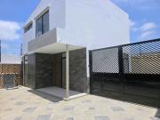 Alquilo Casa, Urb. Manta azul, con patio amplio + BBQ