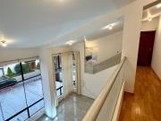 Alquilo departamento duplex con entrada independiente...