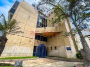 Alquilo Edificio Comercial En Esquina De Av...