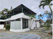 Alquilo en barrio cordova, casa amplia independiente con...