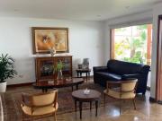 ALQUILO, ESPECTACULAR CASA FRENTE A PARQUE – LA...