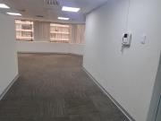 ALQUILO EXCLUSIVA OFICINA COMERCIAL...