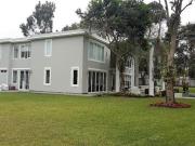 Alquilo hermosa casa en calle Bayona 4, Urbanización La...