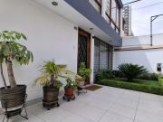 Alquilo impecable Casa 220 m2 Excelente ubicación en...