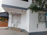 Alquilo Local Comercial En Esquina De Avenida