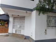 Alquilo Local Comercial En Esquina De Avenida