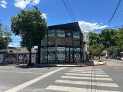 ALQUILO LOCAL COMERCIAL EN ESQUINA DOS PLANTAS