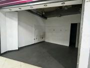 ALQUILO LOCAL CON BAÑO EN C.C. LORD CENTER