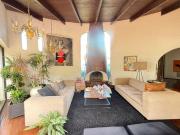Alquilo o vendo hermosa casa con amplio jardin en...