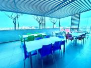 ALQUILO OFICINA EN EDIFICIO EMPRESARIAL. 80M2. USD 800